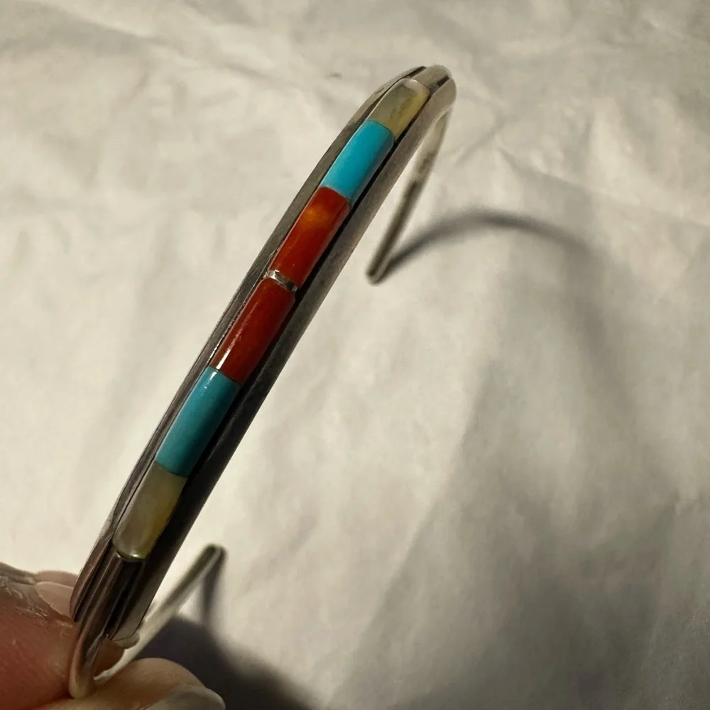 Vintage handmade Native American Zuni inlaid turquoise silver cuff bracelet - Picture 6 of 12